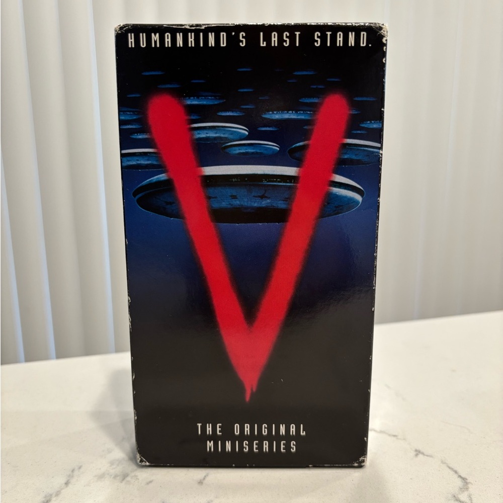The V THE ORIGINAL MINI SERIES ON 2 VHS